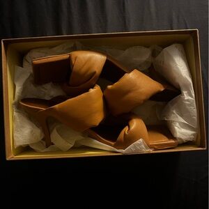 Alohas leather twist strap sandals